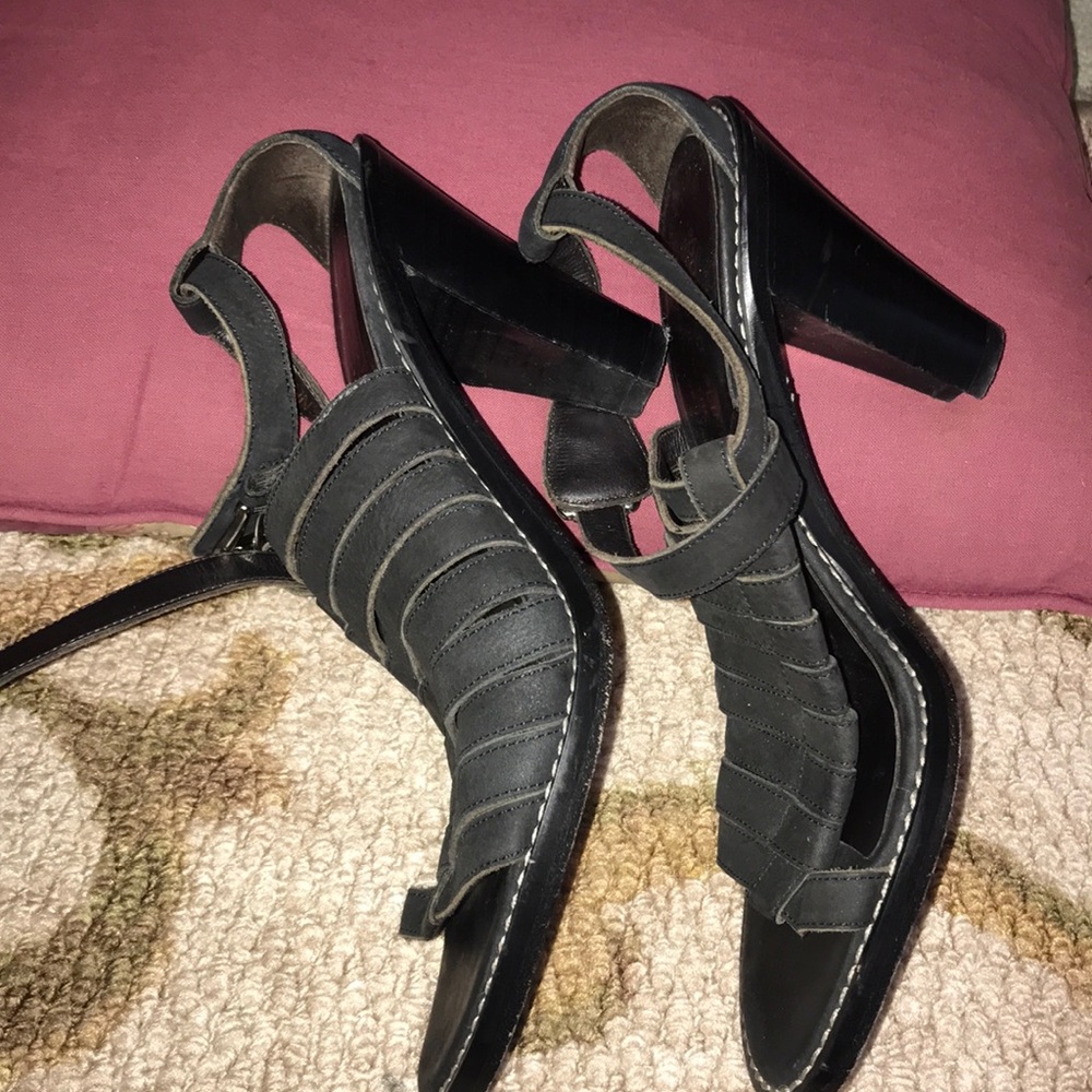 Shoes - Picture 6 of 8